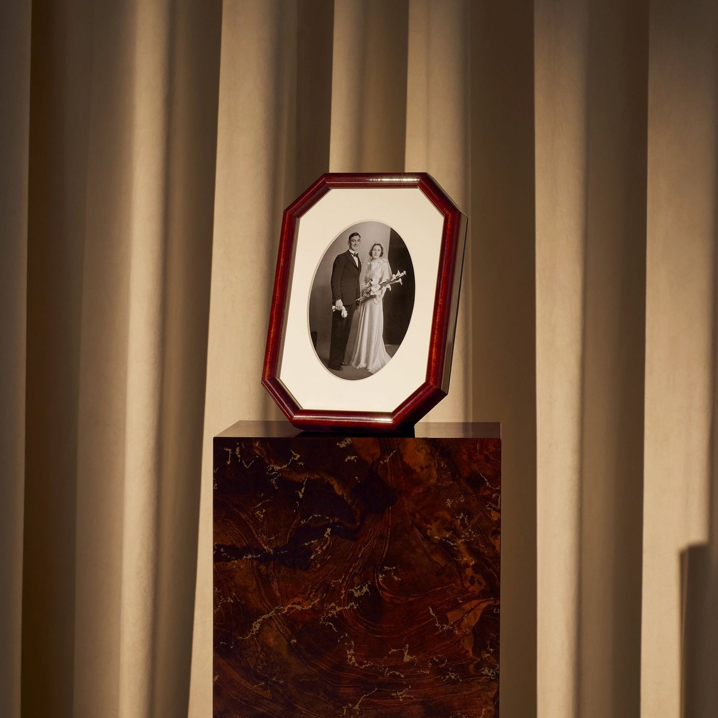 Lacquered Mahogany Octagonal Frame: 7x9